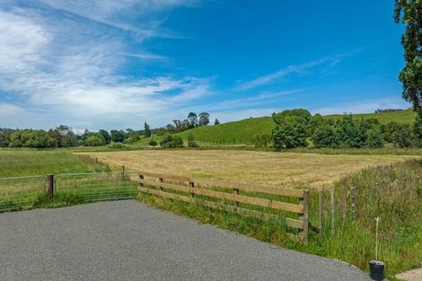 Photo of property in 15 Junction Road, Halcombe, 4777