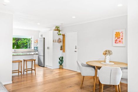 Photo of property in 2/8 Crewe Close, Albany, Auckland, 0632