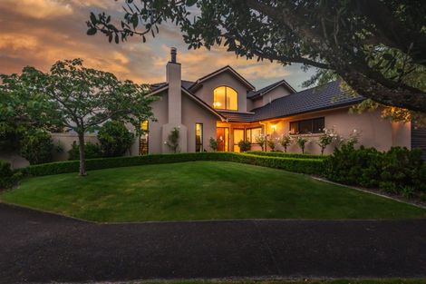 Photo of property in 8 La Lena Grove, Fitzherbert, Palmerston North, 4410