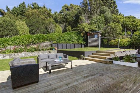 Photo of property in 37 Sunrise Boulevard, Tawa, Wellington, 5028