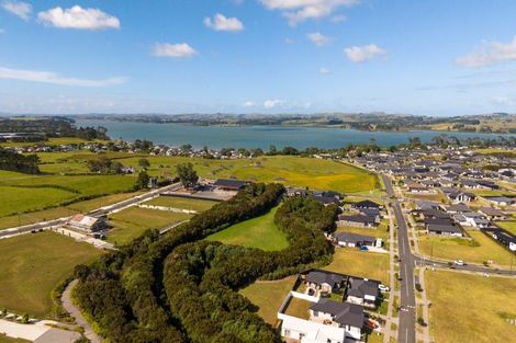 Photo of property in 20 Orawahi Road, Glenbrook, 2681