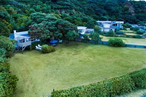Photo of property in 64 Beach Valley Road, Piha, 0772