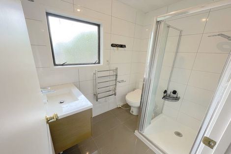 Photo of property in 47 Chatswood Grove, Chatswood, Auckland, 0626