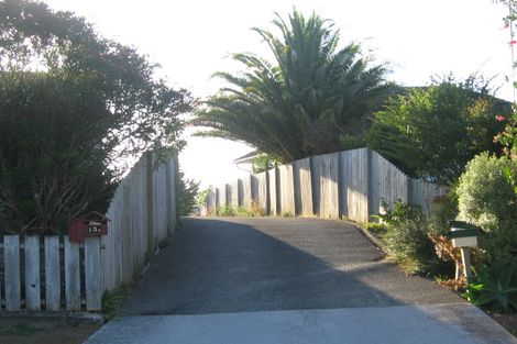 Photo of property in 2/13 Merton Avenue, Glenfield, Auckland, 0627