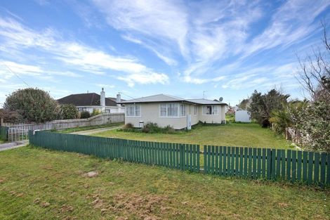 Photo of property in 11 Ngahina Street, Marton, 4710