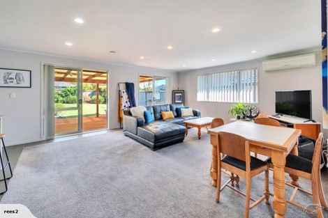 Photo of property in 220 Harbourside Drive, Karaka, Papakura, 2113