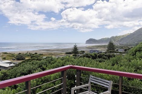 Photo of property in 101 Marine Parade North, Piha, New Lynn, 0772