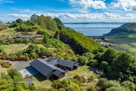 Photo of property in 124 Highland Drive, Acacia Bay, Taupo, 3385