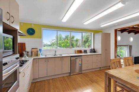 Photo of property in 3265 South Head Road, South Head, Helensville, 0874