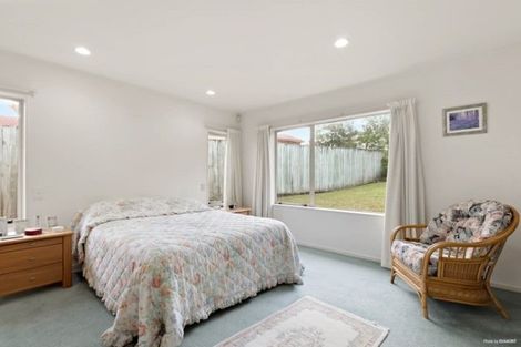 Photo of property in 32 Hugh Green Drive, Pinehill, Auckland, 0632