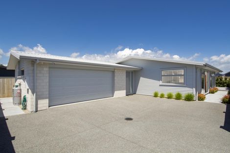 Photo of property in 16 Cassinia Close, Papamoa Beach, Papamoa, 3118