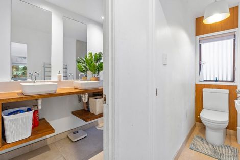 Photo of property in 1/813 East Coast Road, Northcross, Auckland, 0630