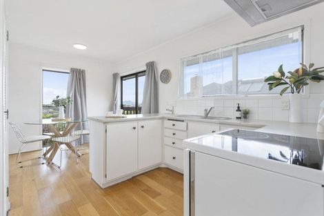 Photo of property in 1/125 Forrest Hill Road, Forrest Hill, Auckland, 0620