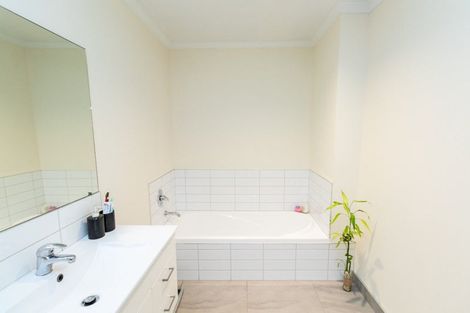 Photo of property in 43 Burma Road, Khandallah, Wellington, 6035