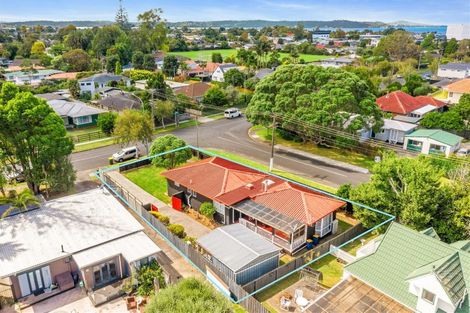 Photo of property in 42 Yeovil Road, Te Atatu Peninsula, Auckland, 0610