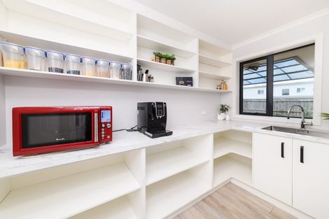 Photo of property in 55 Vaucluse Heights, Fitzherbert, Palmerston North, 4410