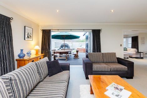 Photo of property in 11 Manhattan Court, Kelvin Grove, Palmerston North, 4414