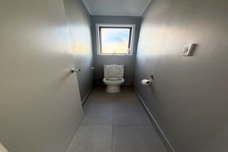 Photo of property in 28 Beauchamp Drive, Massey, Auckland, 0614