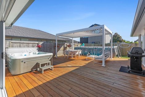 Photo of property in 57 Te Kio Crescent, Papamoa Beach, Papamoa, 3118