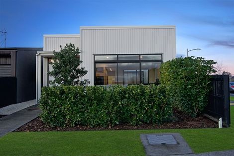 Photo of property in 17 Liberation Road, Papakura, 2110
