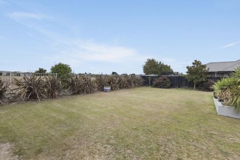 Photo of property in 31 Linkwater Way, Parklands, Christchurch, 8083