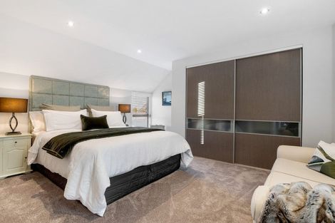 Photo of property in 10 Garreg Road, Fendalton, Christchurch, 8052