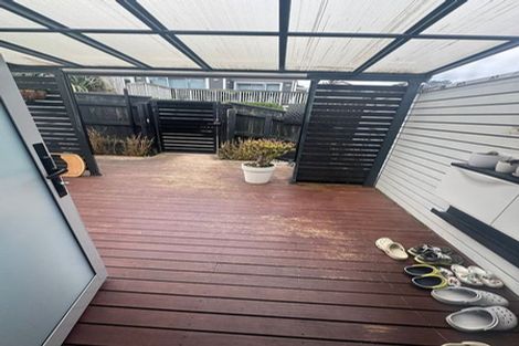 Photo of property in 166b Newlands Road, Newlands, Wellington, 6037