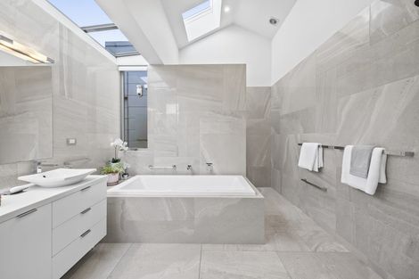 Photo of property in 7 Kotare Street, Fendalton, Christchurch, 8041