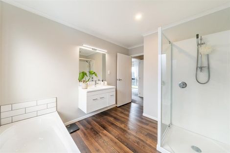 Photo of property in 36 Te Kaeaea Crescent, Wallaceville, Upper Hutt, 5018