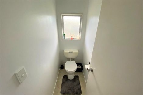 Photo of property in 5 Buisson Glade, West Harbour, Auckland, 0618