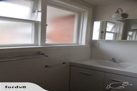 Photo of property in 39 Exeter Crescent, Takaro, Palmerston North, 4412