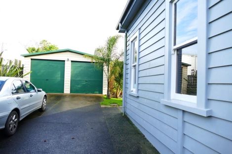 Photo of property in 44 Lynwood Road, New Lynn, Auckland, 0600