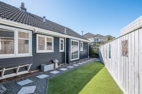 Photo of property in 90 Nicholson Road, Khandallah, Wellington, 6035