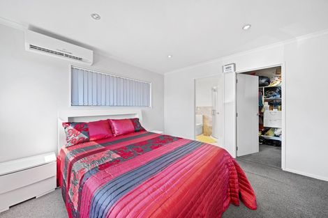 Photo of property in 14 Kereru Rise, Papakura, 2110