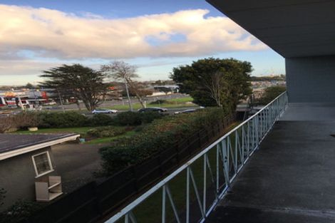 Photo of property in 3o Mountain Road, Mount Wellington, Auckland, 1060