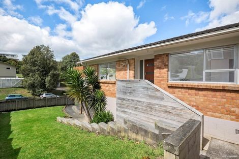 Photo of property in 19 Sovereign Place, Glenfield, Auckland, 0629
