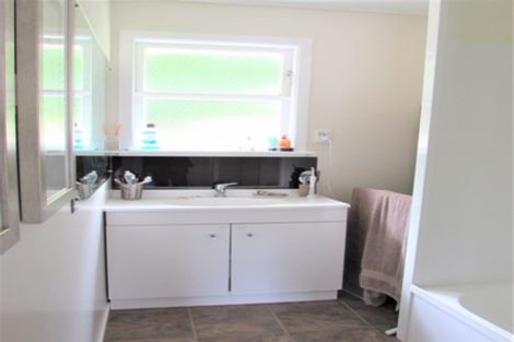 Photo of property in 5 Longfellow Street, Trentham, Upper Hutt, 5018