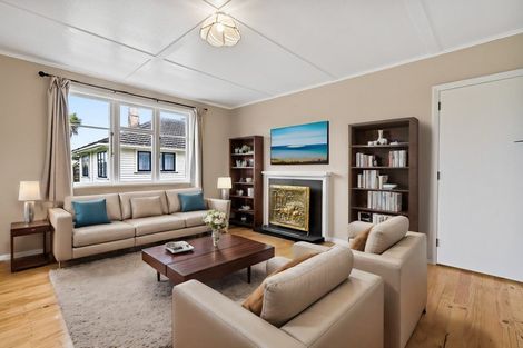 Photo of property in 16 Manchester Street, Patea, 4520