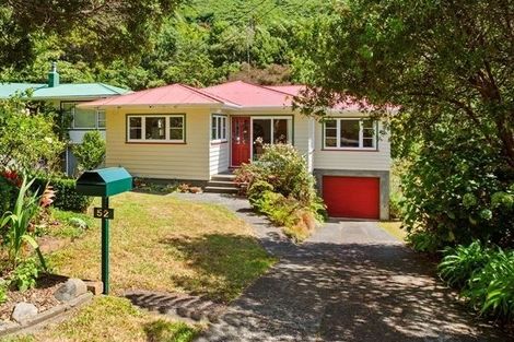 Photo of property in 52 Chester Road, Tawa, Wellington, 5028