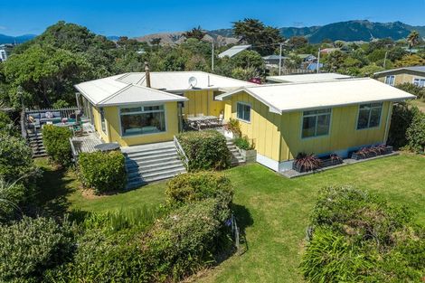 Photo of property in 1 Rodney Avenue, Te Horo Beach, Otaki, 5581