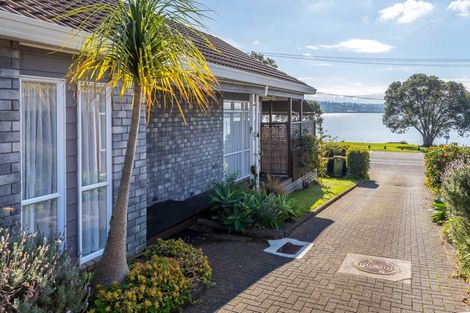 Photo of property in 2/56 Kiwi Esplanade, Mangere Bridge, Auckland, 2022