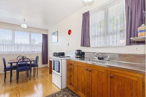 Photo of property in 9 Kelwyn Road, Kelston, Auckland, 0602