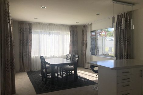 Photo of property in 16 Loughros Place, Pinehill, Auckland, 0632