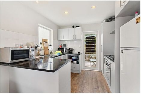 Photo of property in 1 Beldon Place, Pakuranga Heights, Auckland, 2010