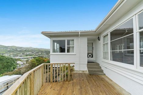 Photo of property in 9 Victory Crescent, Tawa, Wellington, 5028