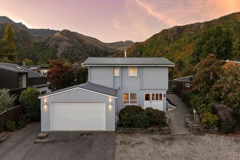 Photo of property in 13 Argyle Place, Arrowtown, 9302