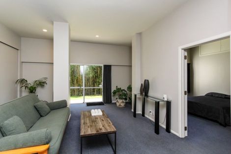 Photo of property in 423 Devon Street East, Strandon, New Plymouth, 4312