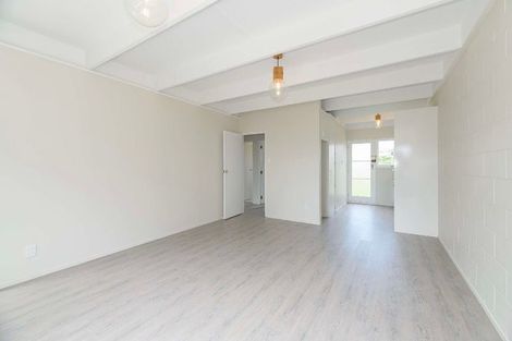 Photo of property in 5/5 Keeling Road, Henderson, Auckland, 0612