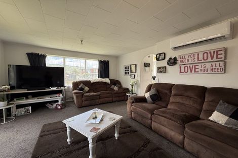 Photo of property in 24a Oregon Drive, Maoribank, Upper Hutt, 5018