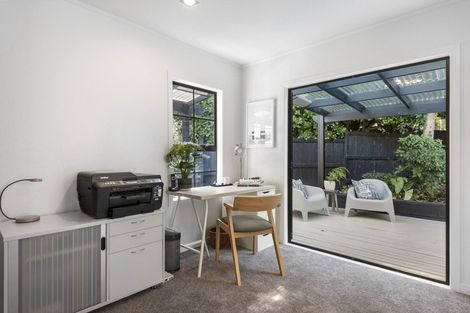 Photo of property in 8 Bellcroft Place, Belmont, Auckland, 0622